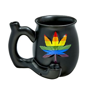 Taza de cerámica negra mate con hoja arcoíris
